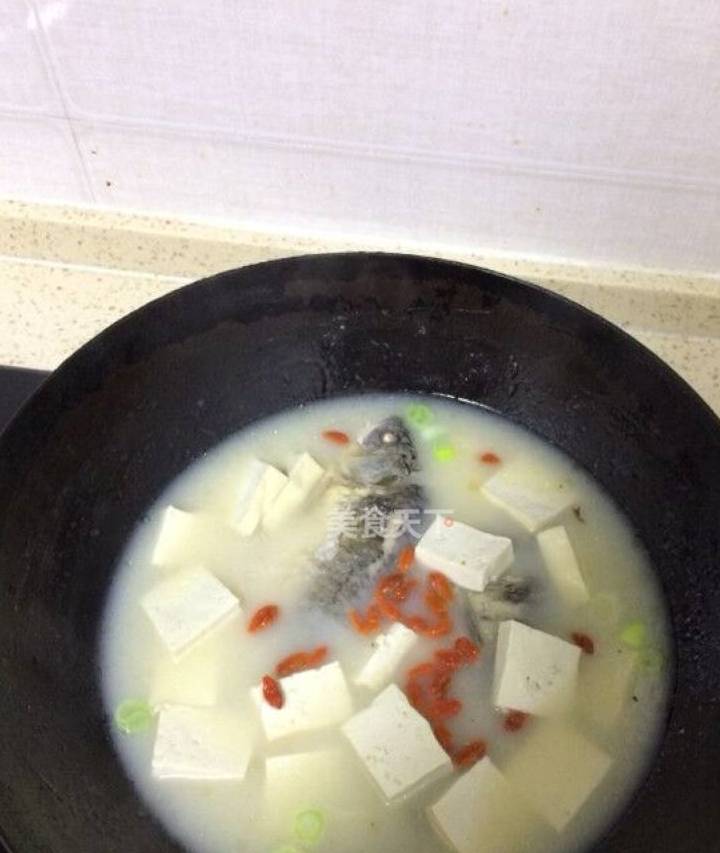 奶白鲫鱼豆腐汤图片