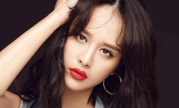 甜美可爱的胡龄萌,拥有的本科学历的根基,角色演的都特别贴切