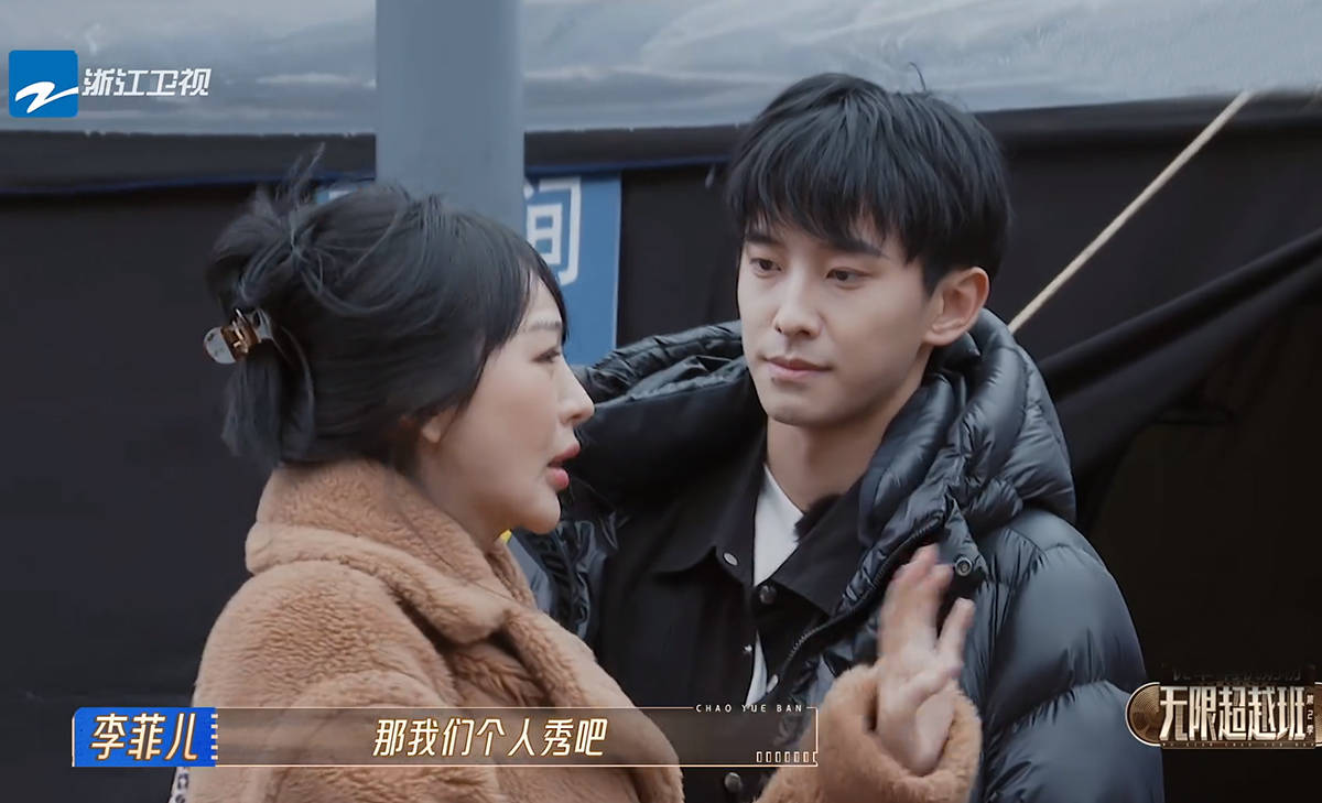 当从锦超那里得知纪凌尘,何洛洛已经提前到片场了,李菲儿更无语了