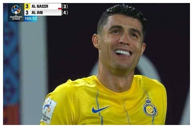 39岁c罗加时双脚射门被扑罕见展现壮志球迷掌声不已