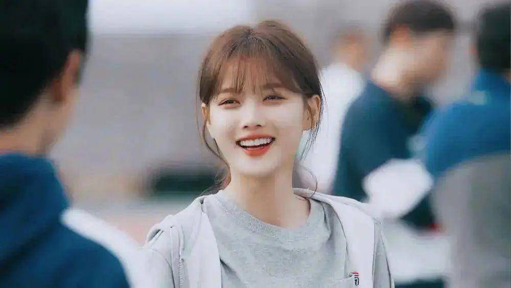 韩国美女明星金裕贞外貌甜美魅力迷人遭网友疯狂追捧
