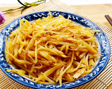 原创土豆丝怎样炒才好吃下锅前做好这一步土豆丝又脆又香还不黏锅