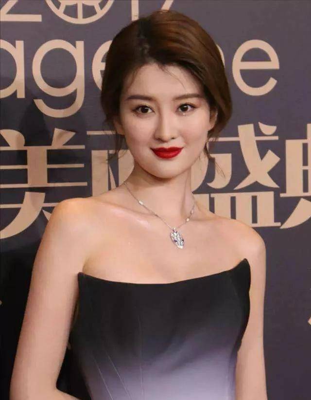 她不是古装不好看,而是被刘海耽误了美貌_乔欣_造型_感觉