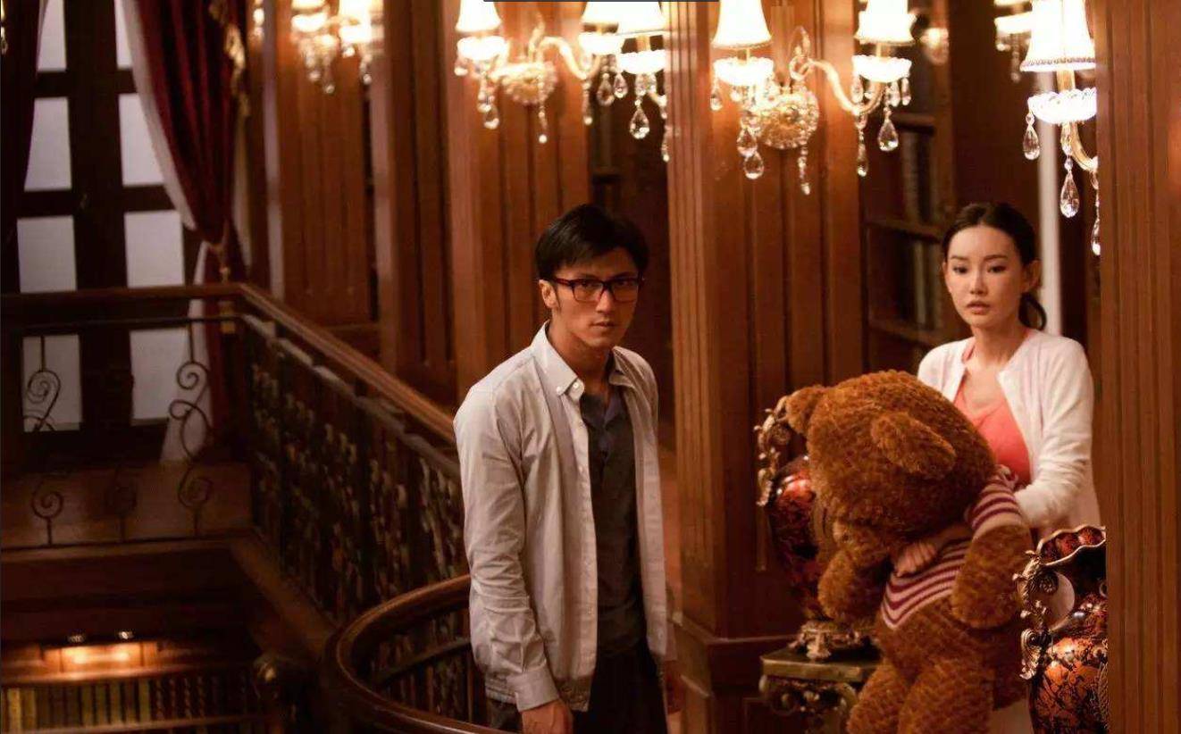 原创一名普通大二学生被王晶挖掘狂捞30亿身材好到爆表