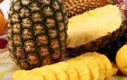 原创为什么今年很多地方都出现了10元3个的菠萝呢很多人不清楚