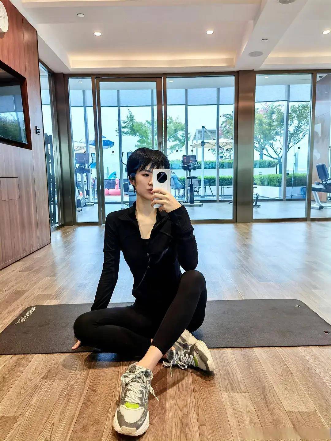 女主演姚安娜:清秀知性,个高短发略显中性, 剧中扮丑_形象_本人_身高