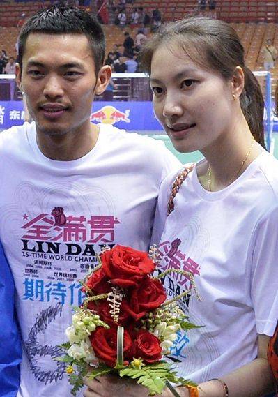 夫妻同框,林丹总给人一种提不起精神的感觉,怪不得出轨传闻不断