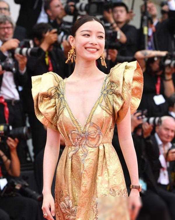 原创多次打同性擦边球千娇百媚的倪妮正在一步步坠落神坛