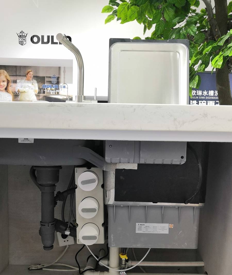 欧琳的这款超声波水槽洗碗机是这次展会上带来的新品,最大的特色就是