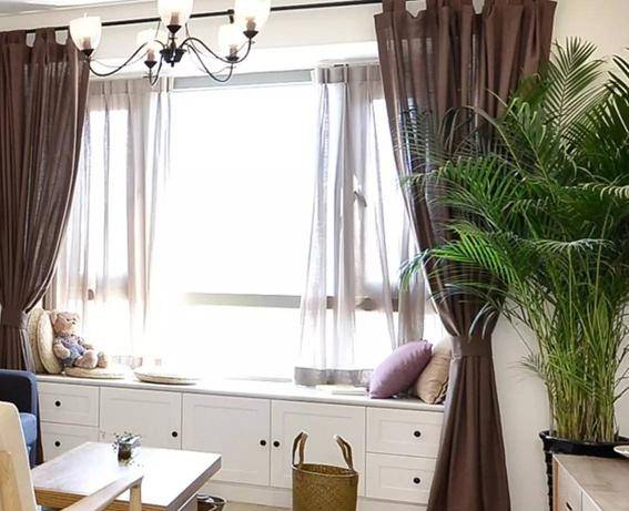 会显得室内的空间立马小了一半,感觉特别的压抑,所以最好小户型是窗帘