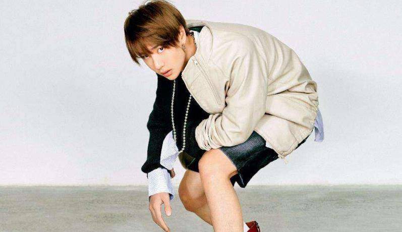 王一博手长脚长长得帅随便做做动作身姿飘逸美感十足