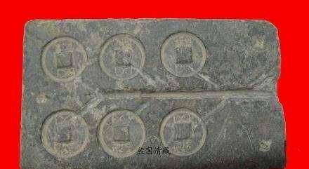 所谓"皮币",其实就是一块白鹿皮,为了使这块白鹿皮看起来好看点,便在