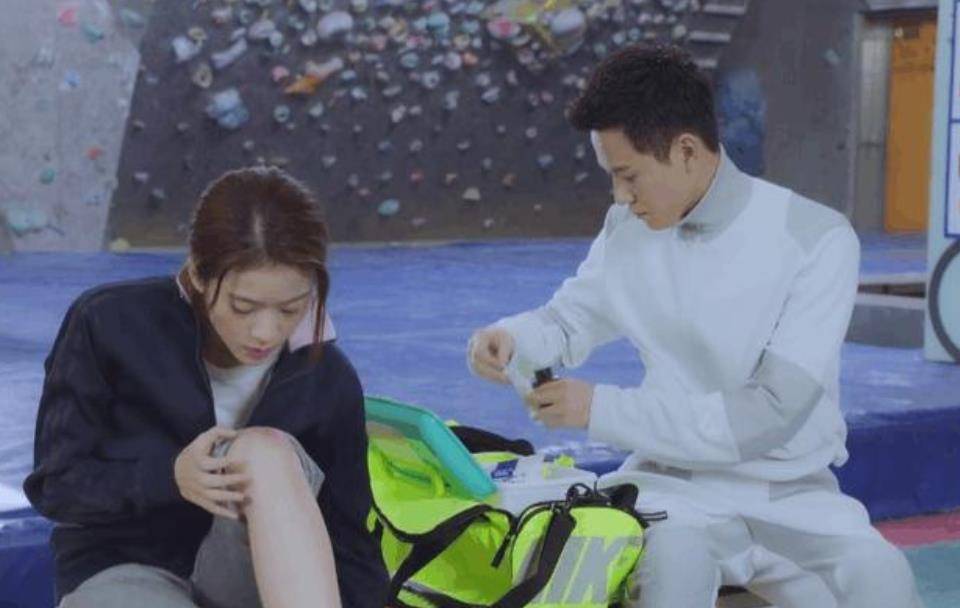 原创女明星有多没分寸感张雪迎秦俊杰同喝一碗汤鬼鬼要杜江亲额头