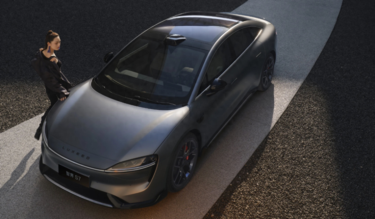 国产汽车智能天花板,智界s7领航高端智能车赛道!_搜狐