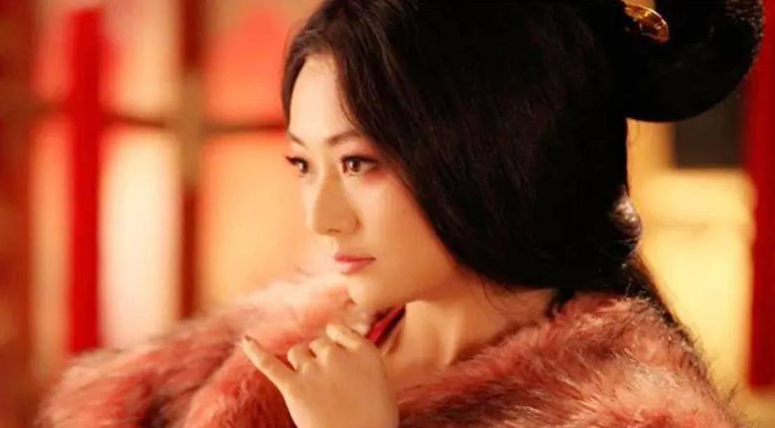 陈灵公为人荒淫无道,竟和大夫孔宁,仪行父三人同与司马夏徵舒之母夏姬