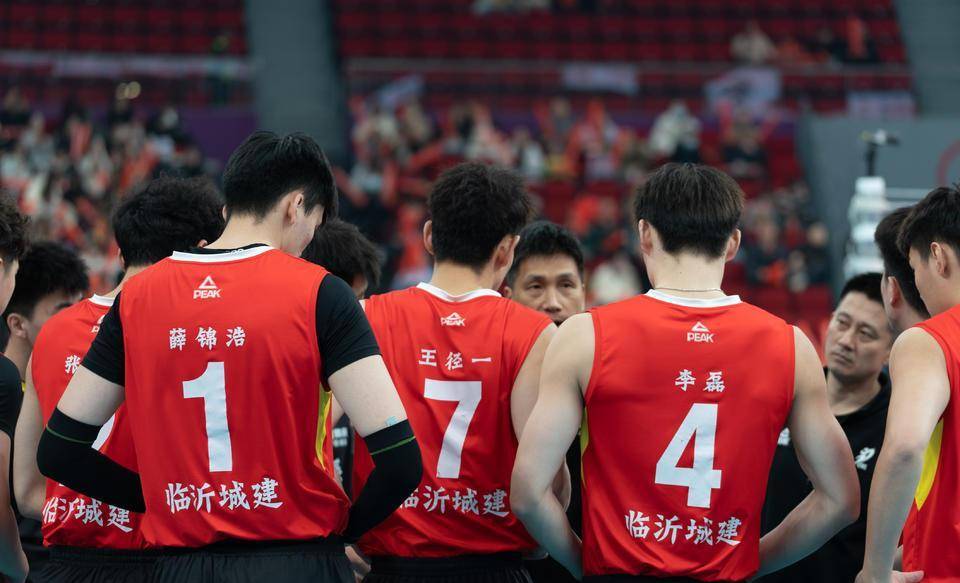 原创李磊发威独揽18分山东男排主场取得八强赛首胜