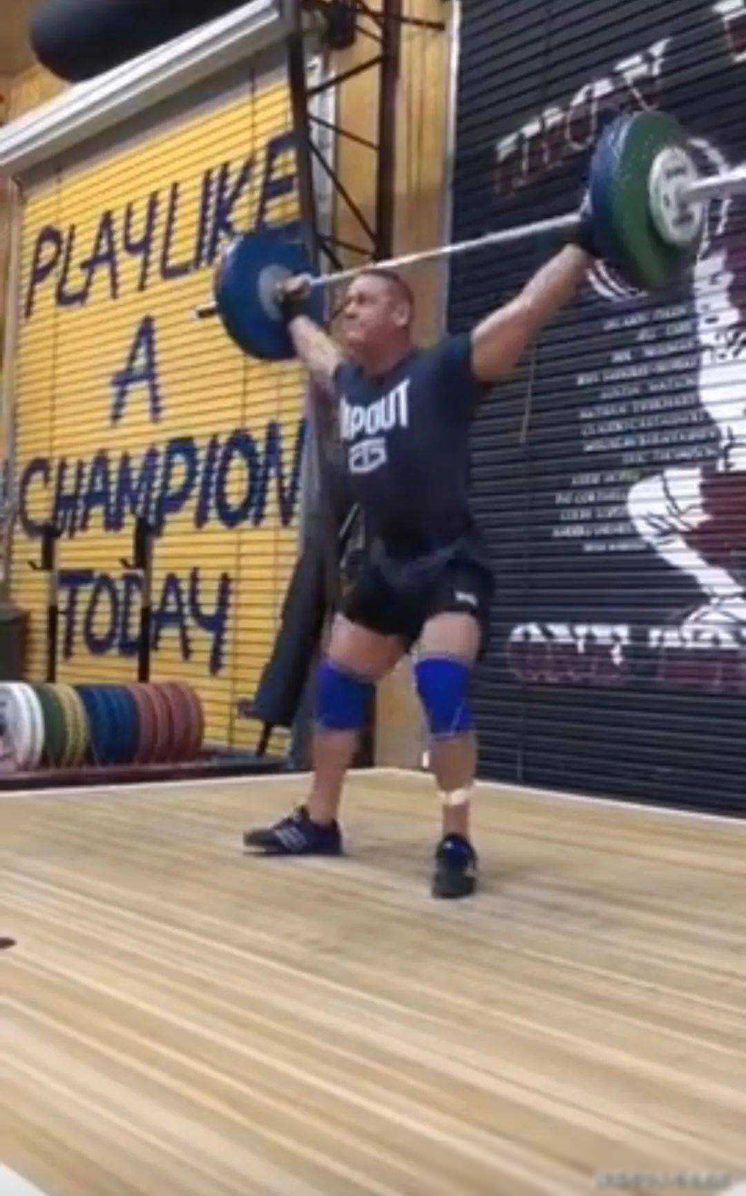 奥斯卡肌肉男赵喜娜亮相会说中文还爱老干妈魅力爆棚