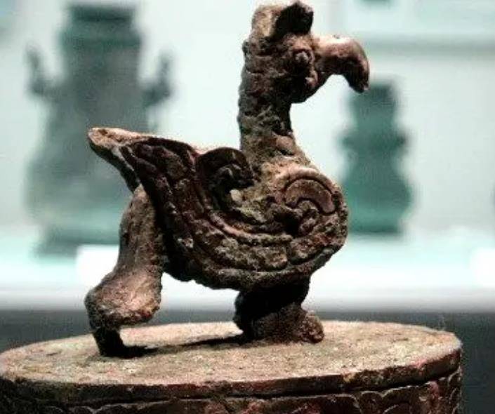 透过出土文物观察中国历代传统艺术凤纹的演变