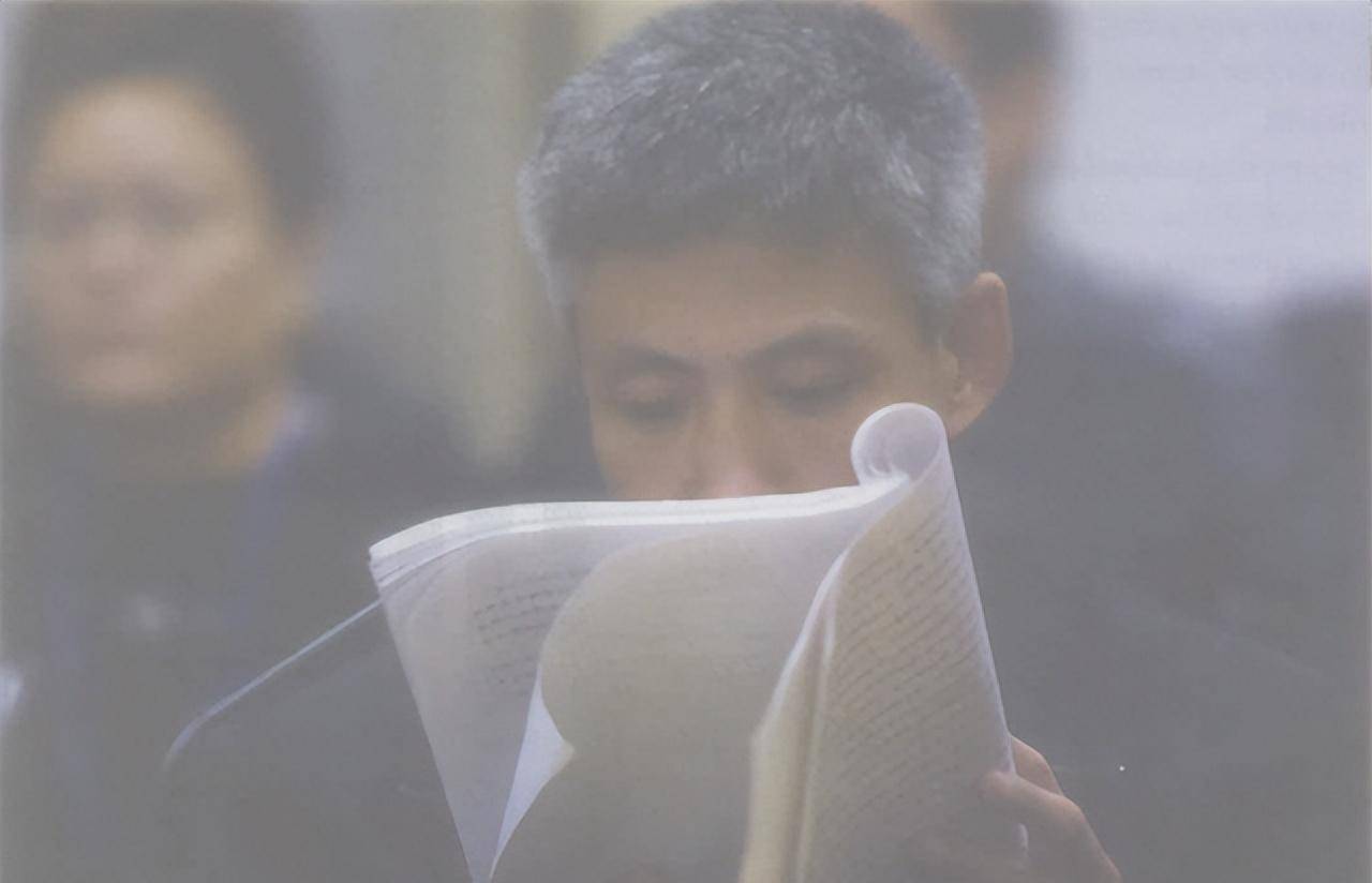 原创2003年刘涌被执行死刑前让亲人在脚镣处塞进一元钱有何深意