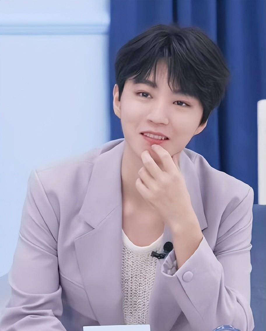 王俊凯elle专访:微博是我分享生活趣事的朋友圈,有趣才发_社交_媒体