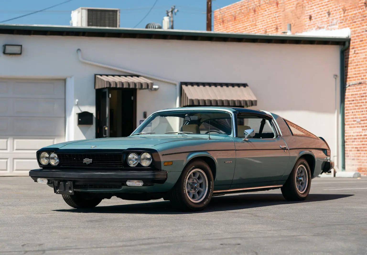 这是一台"意大利籍"的雪佛兰科迈罗,看小图还以为兰