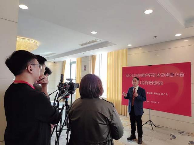 全国表彰楼秀余获产学研界协同创新最高荣誉