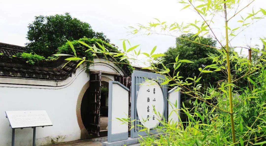 大厅的西面有一个传习苑,是传播和展示王阳明家规礼教的地方.