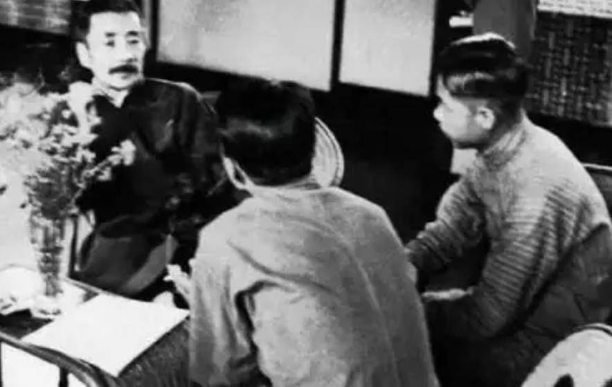 原创鲁迅不为人知的一面只吸廉价香烟一生烟不离手想戒戒不掉