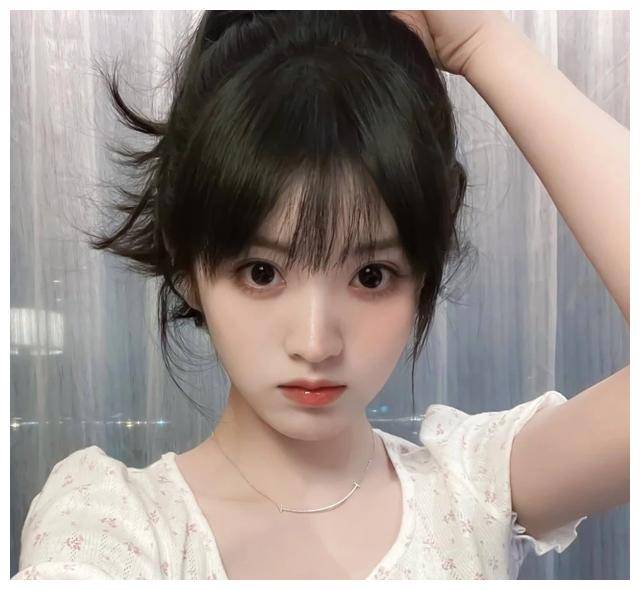 女演员田曦薇素颜亮相,颜值依旧在线,清新自然甜美活泼圈粉无数_人们