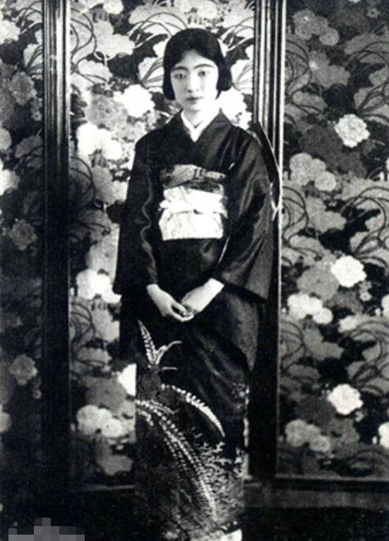 原创46年婉容去世生前向弟弟润麒哭诉我的一生全都是父亲所赐