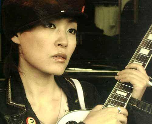 一度曾在娱乐圈传为美谈,他们还签下了黑豹,轮回乐队,事业做的风