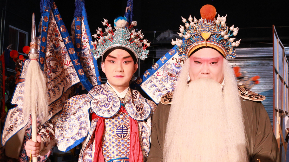 郭德纲和德云社成员不仅说相声,同时还将"评书"和"戏曲"两门艺术发扬