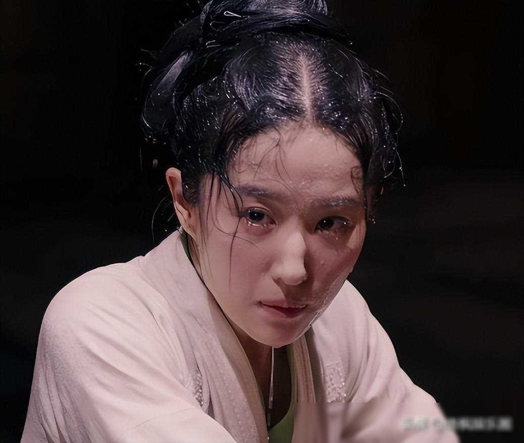 娱乐圈的残酷真相,在36岁的刘亦菲身上体现得淋漓尽致_赵薇_造型_时装