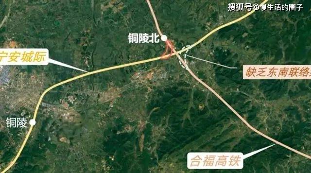 对于铜陵市民来说,有时不得不选择远离市区的铜陵北站乘车,市区有公交