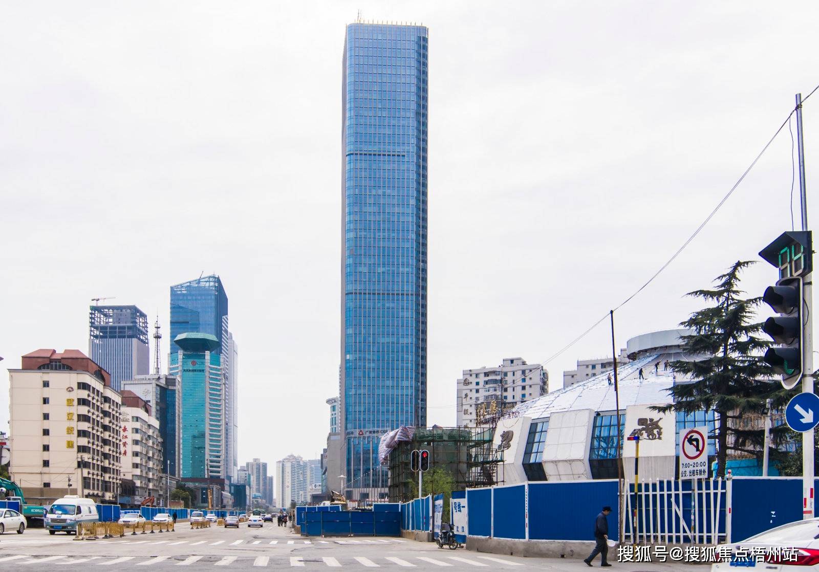 武汉广发银行大厦租120人办公室精装修交通便利可注册