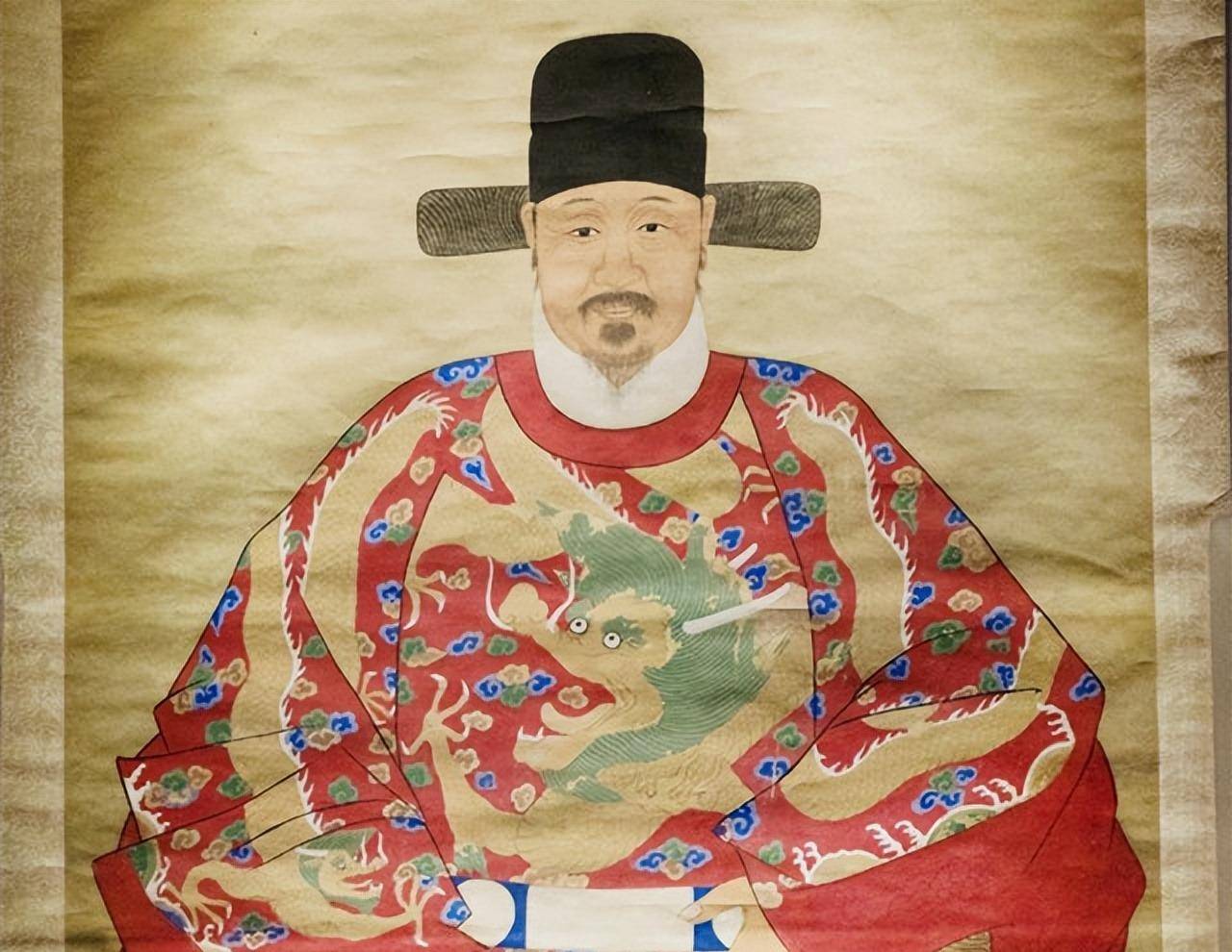 士兵手提敌寇首级来领赏,长官正要赏赐,旁边一老兵却哭了起来_戚继光