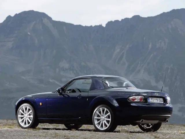 命名为mx-5 roadster coupe(欧洲),miata hard top(北美)