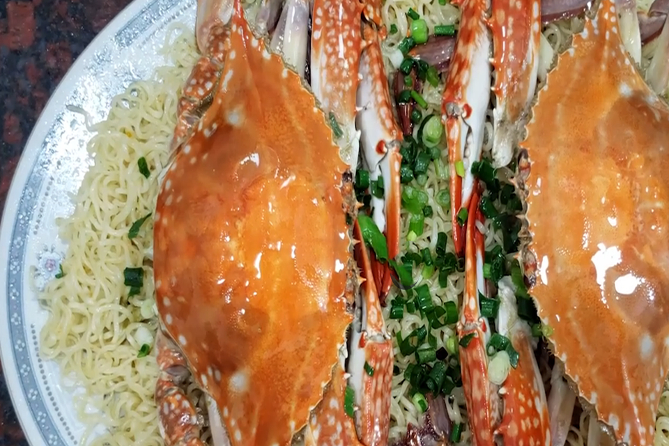 将方便面用于宴席上大概只有潮汕人做得出吧也就这种面才配