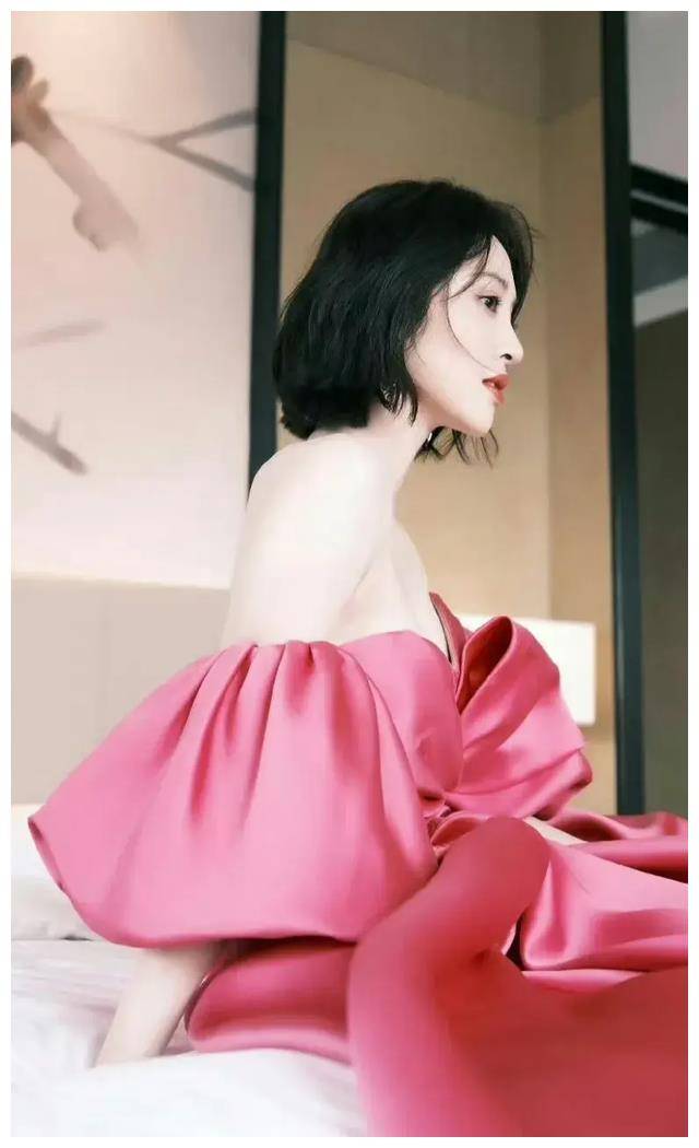 唐艺昕:这才是真的"大号水蜜桃"丰满性感,这谁顶得住呀?