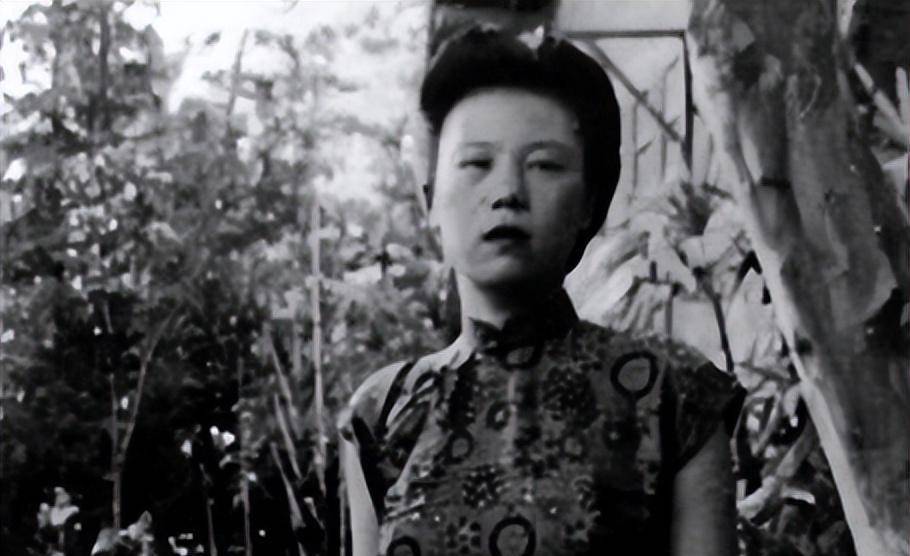 黄凝素她会一直在张府和两个"小姐妹"过着安详平淡的日子,但是"四太太