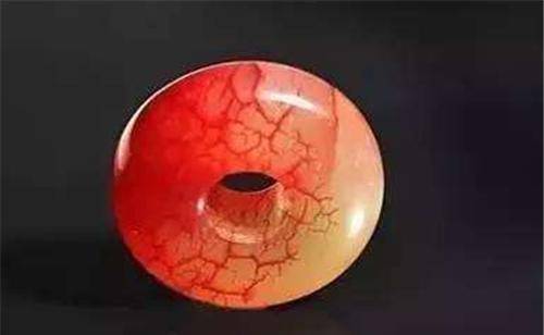 不过千年血玉并不是因为血造成的,而是镁元素,但是在口口相传下,被误