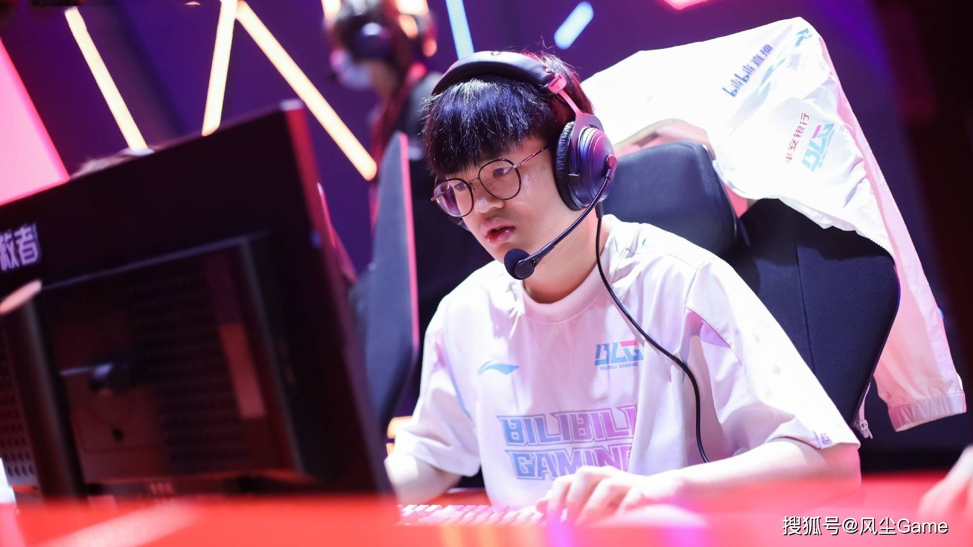 原创lol初代女神小苍晒美照bin喊话theshy复出没你打wbg跟玩一样