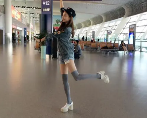 远古级女神小苍晒美照40岁回春宛如少女网友怎么变这样了