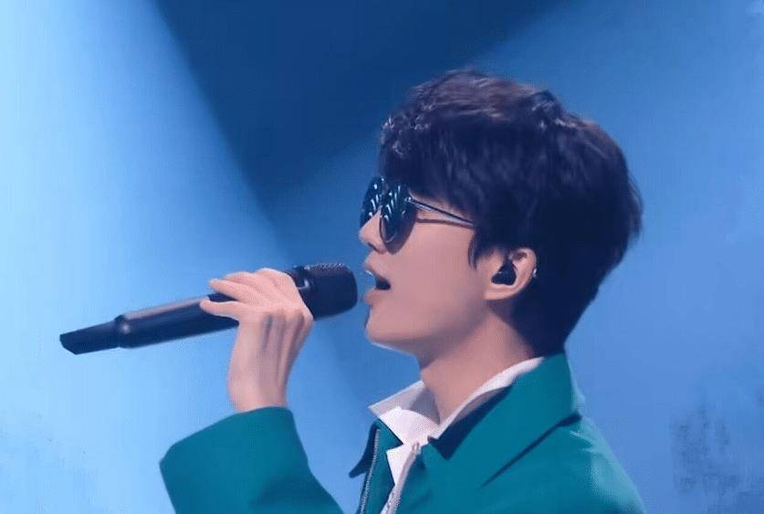 原创许嵩称要尊重而不是迁就歌迷永远清醒音乐也永远不会过时