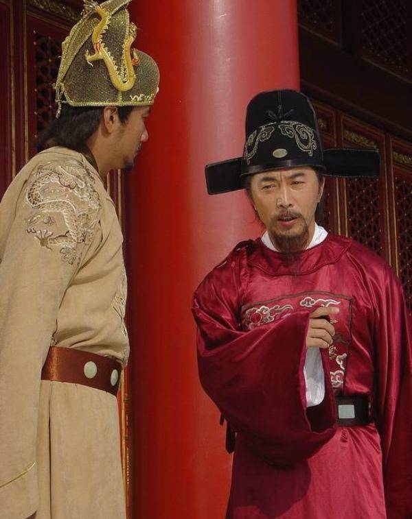 中原后,朱元璋大封功臣34人,其中六人为公爵,28人为侯爵,像韩政,黄彬