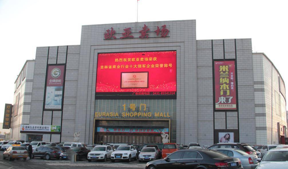 的中心城区附近,与高新开发区,一汽厂区富豪花园,天安第一城,融创上城