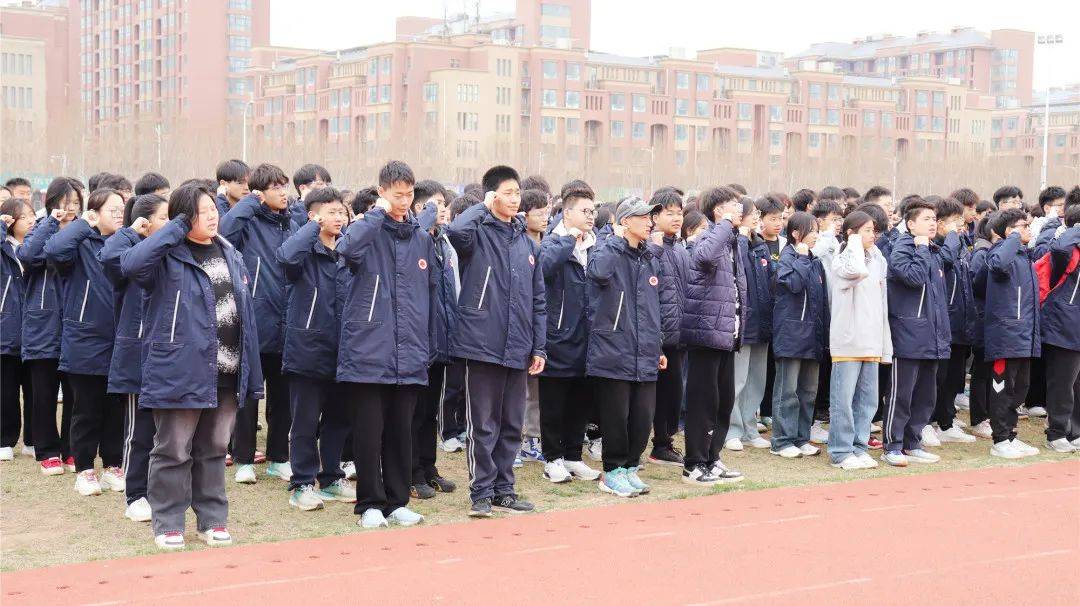 春来勤学早奋进正当时英迪国际学校举行第4周升旗仪式