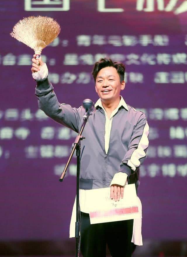 原创肖战获拒领第11届金扫帚奖经纪人给出解释被喊话向王宝强学习
