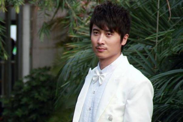 为人非常低调谦逊,精湛的演技,最终被很多人认可并喜爱_李瑞超_活动