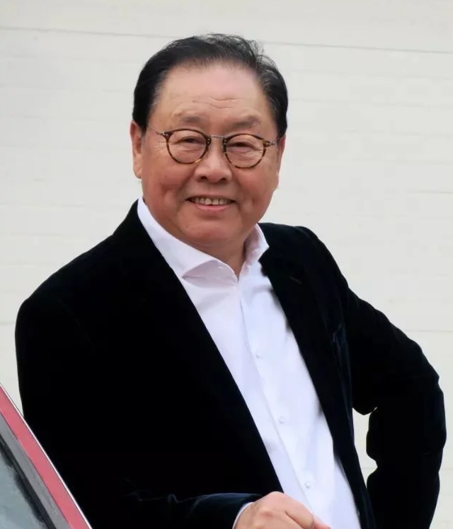 原创猪八戒马德华已73岁与嫦娥恩爱多年育有一儿一女家庭美满